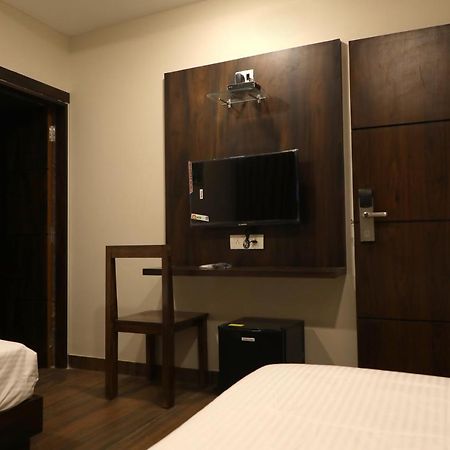 Hotel Nest Bhuj Esterno foto