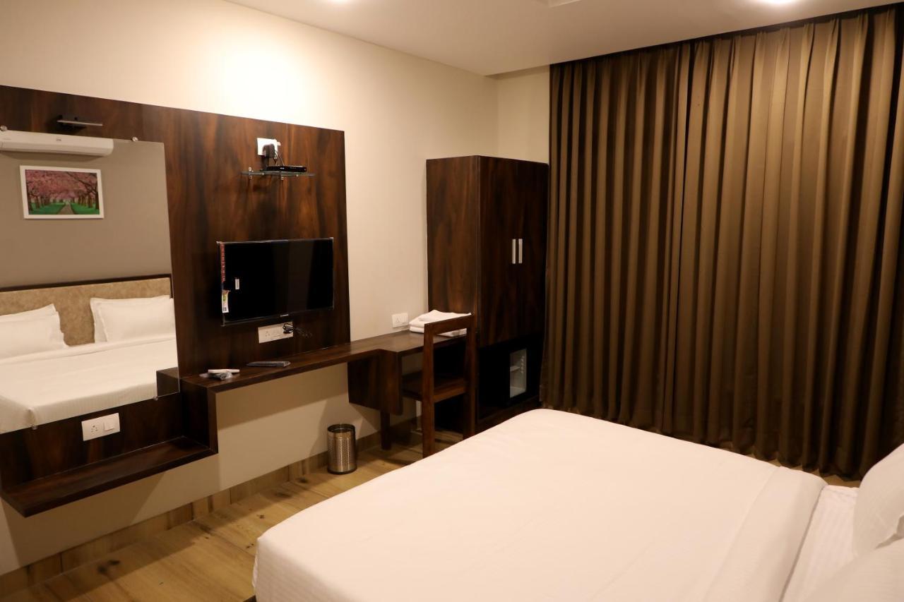 Hotel Nest Bhuj Esterno foto