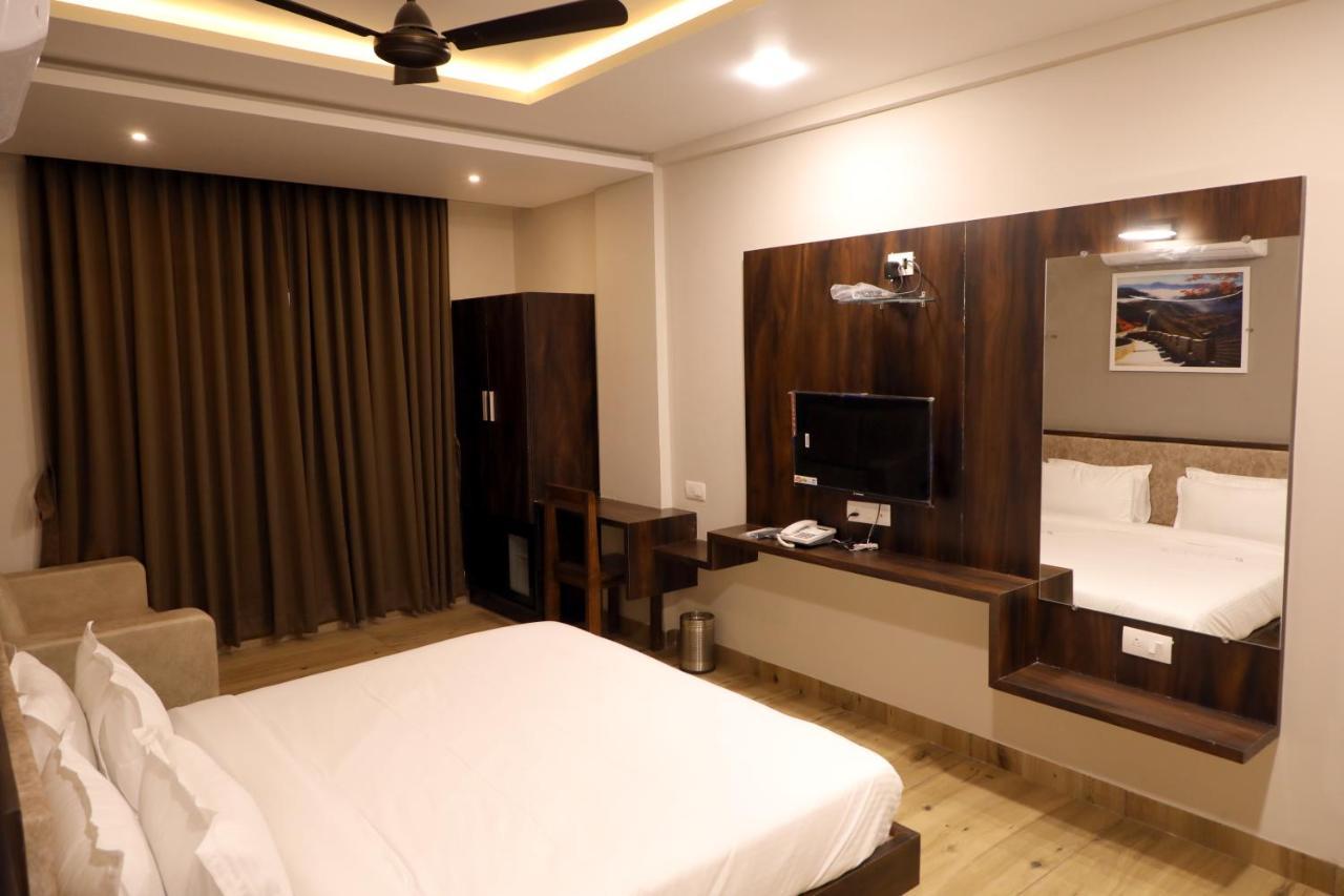 Hotel Nest Bhuj Esterno foto