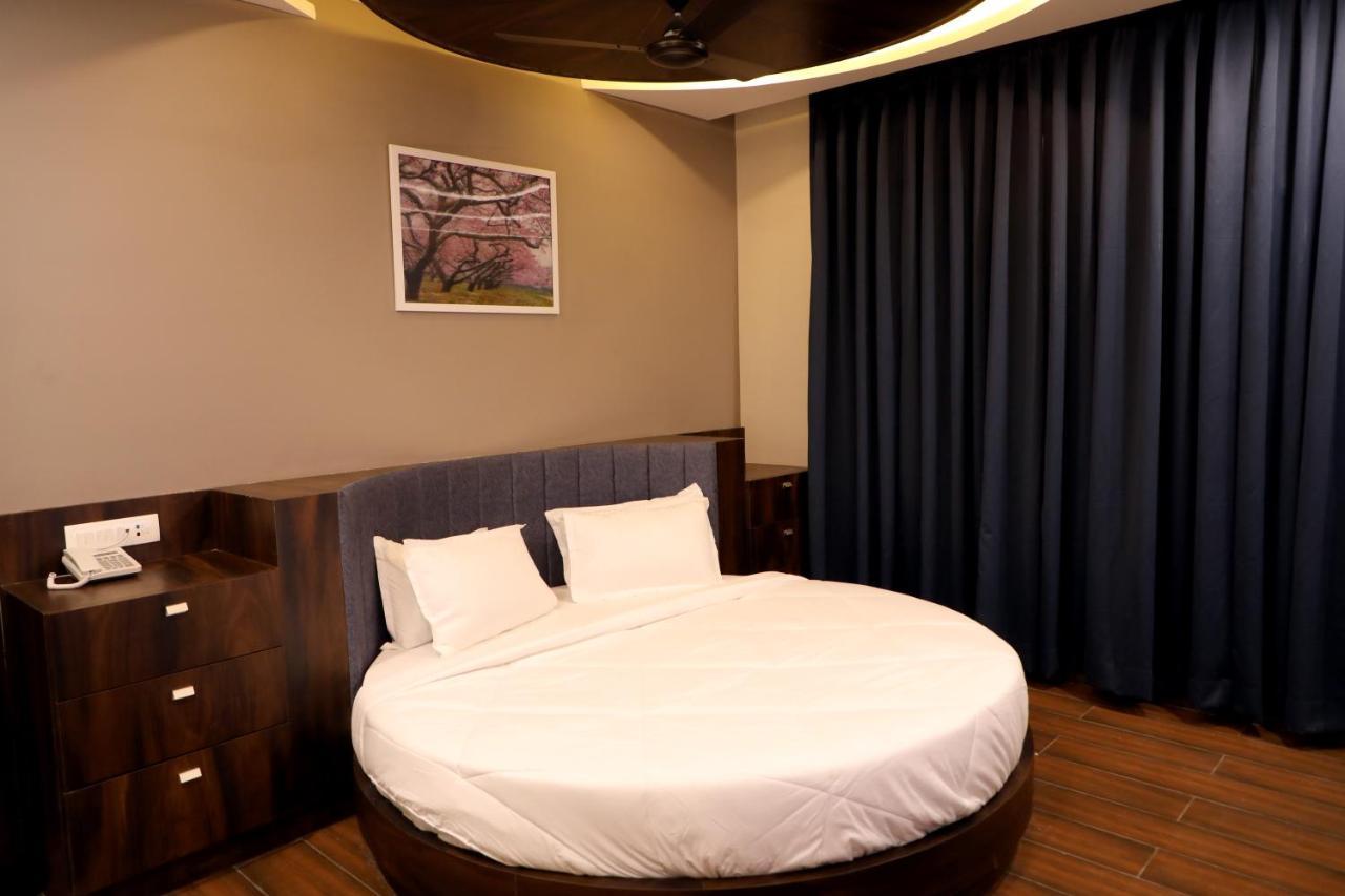 Hotel Nest Bhuj Esterno foto
