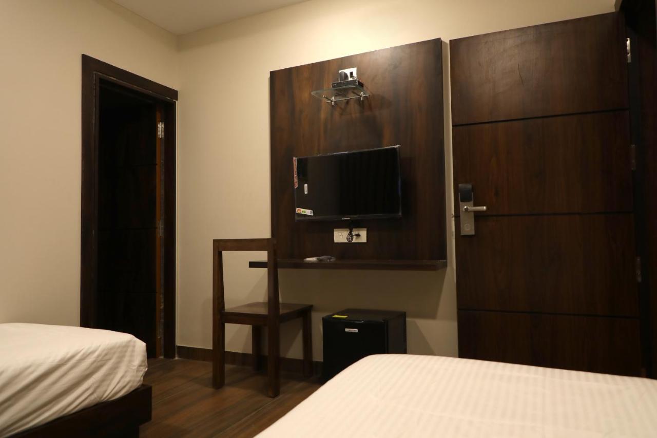 Hotel Nest Bhuj Esterno foto