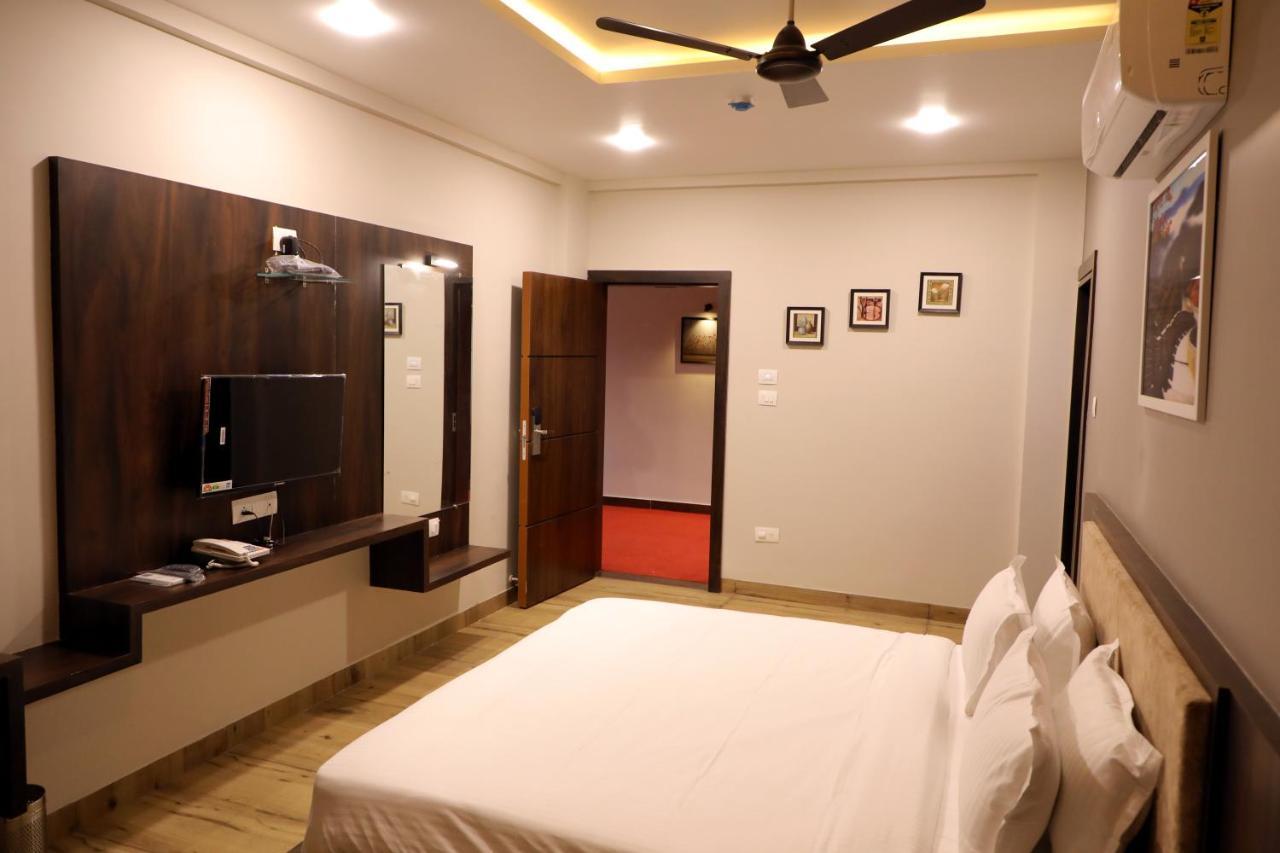 Hotel Nest Bhuj Esterno foto