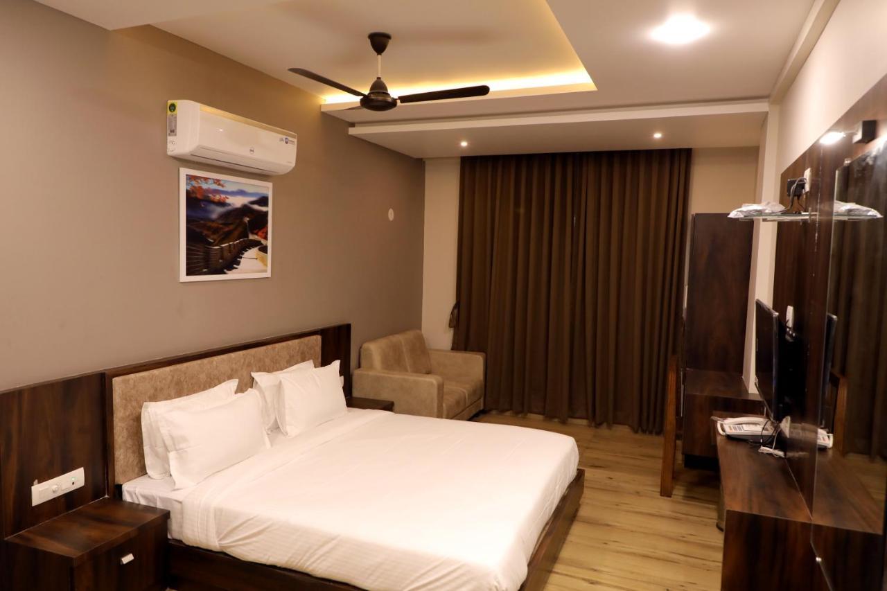 Hotel Nest Bhuj Esterno foto