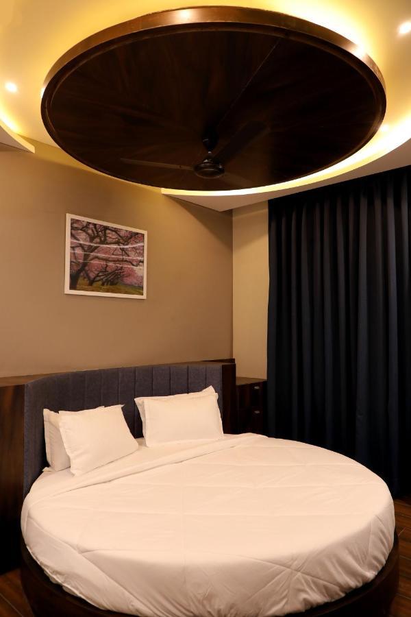 Hotel Nest Bhuj Esterno foto